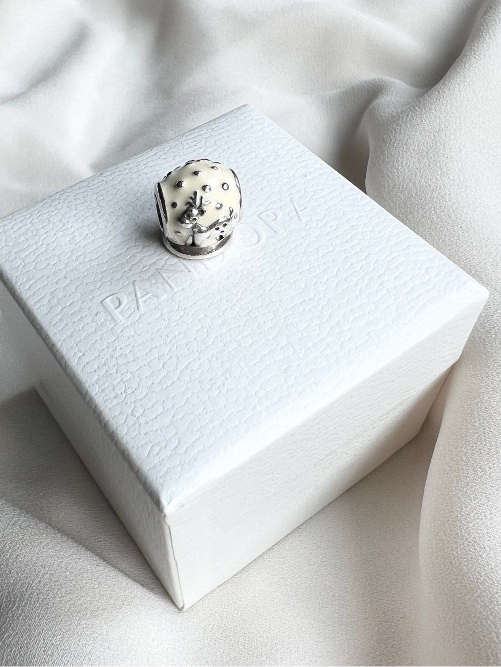 PANDORA SNOW GLOBE CHRISTMAS REINDEER CHARM